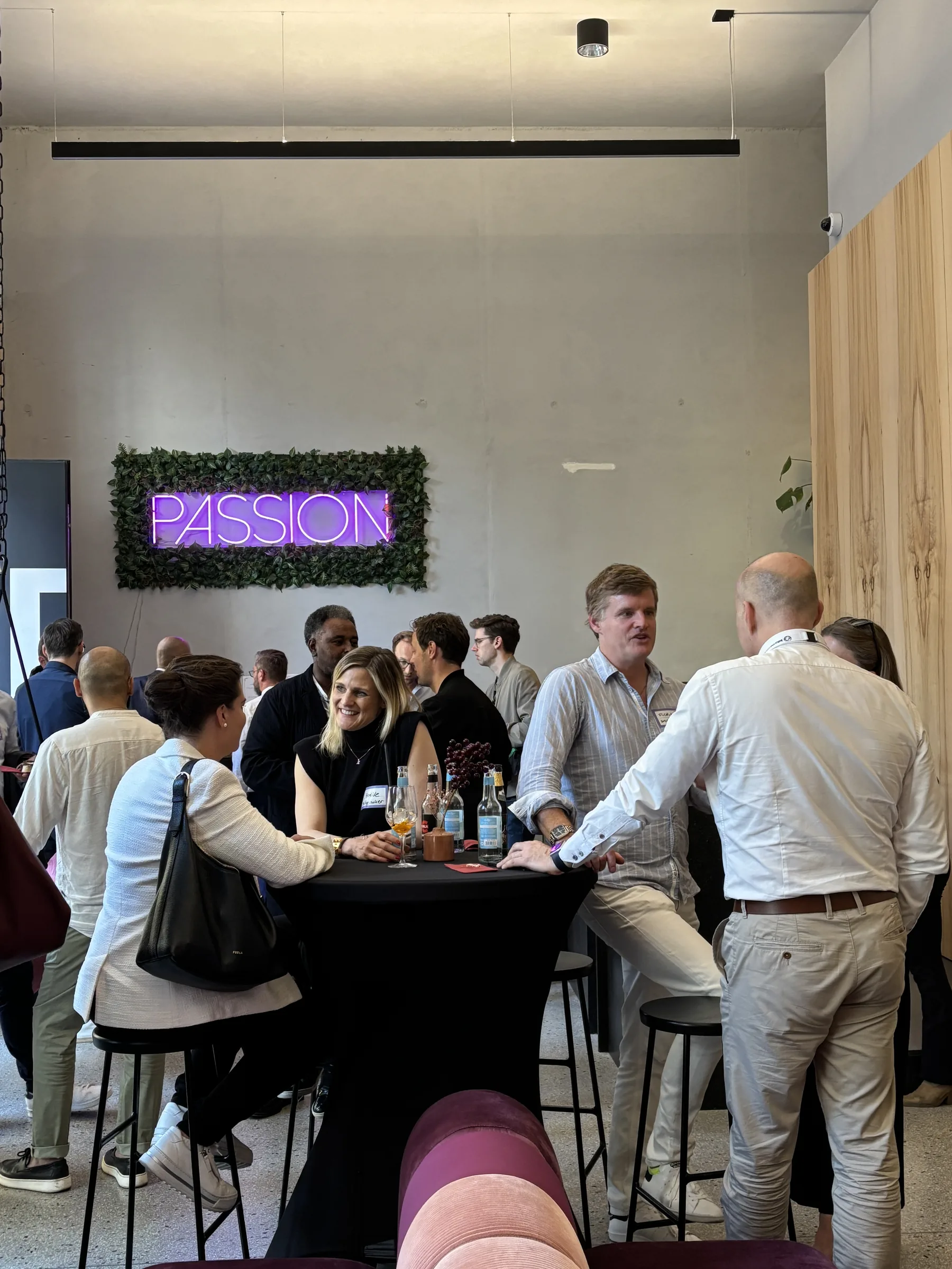 Netzwerk-Event im Haus mit Gästen