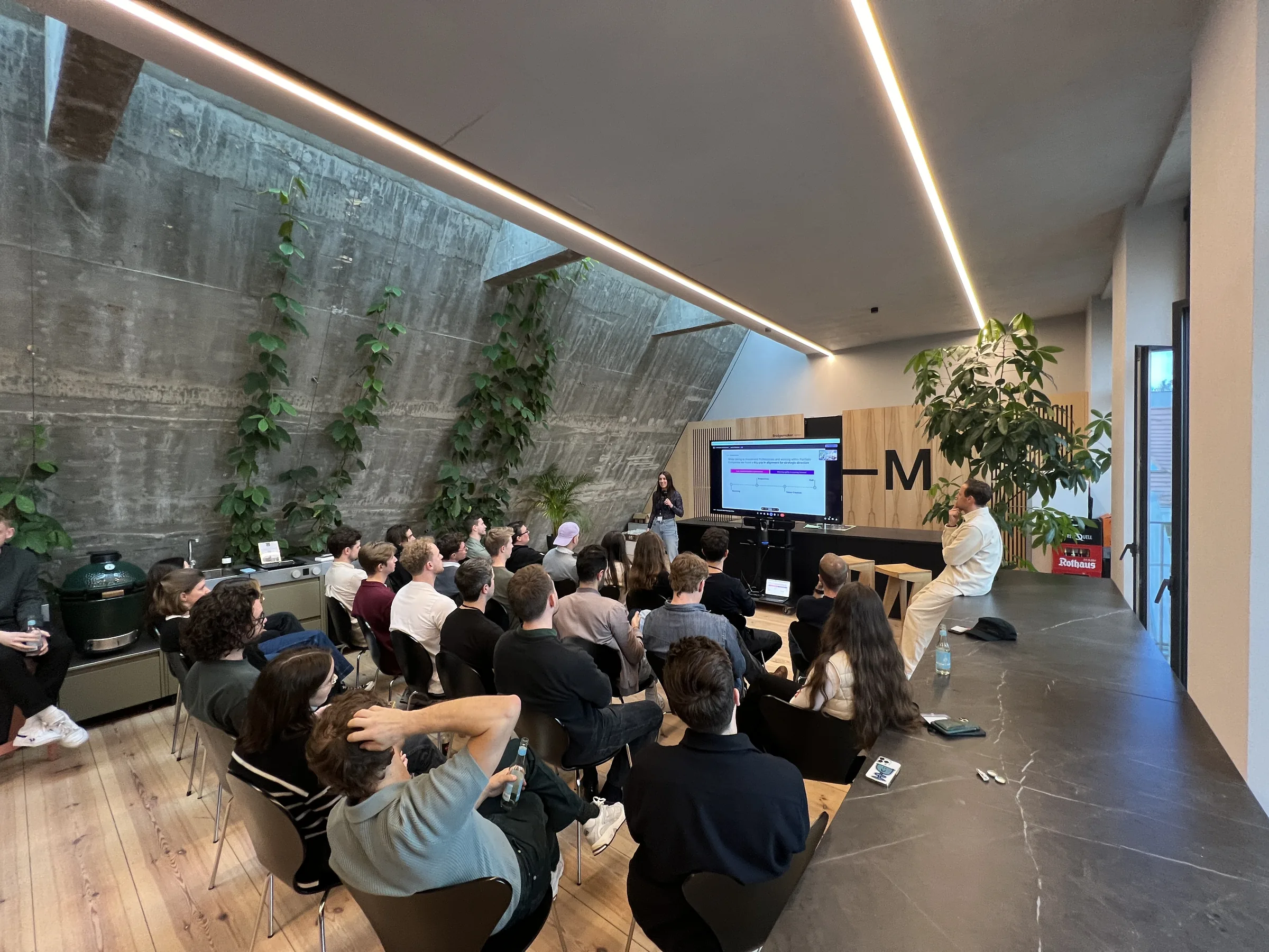 Vortrag im Event Space mit Publikum